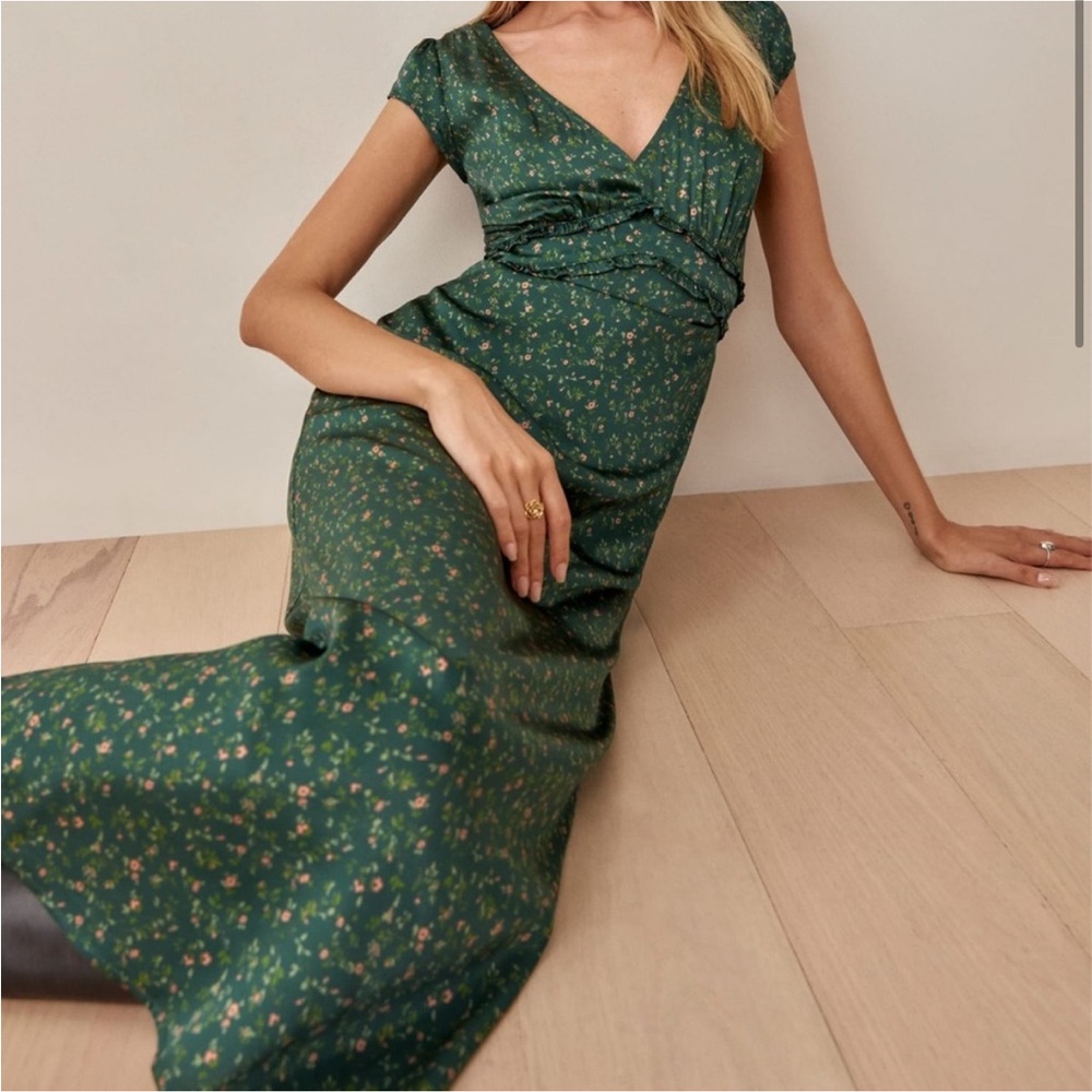 Kaye dress by Reformation in Corriander. Size 2 100% silk